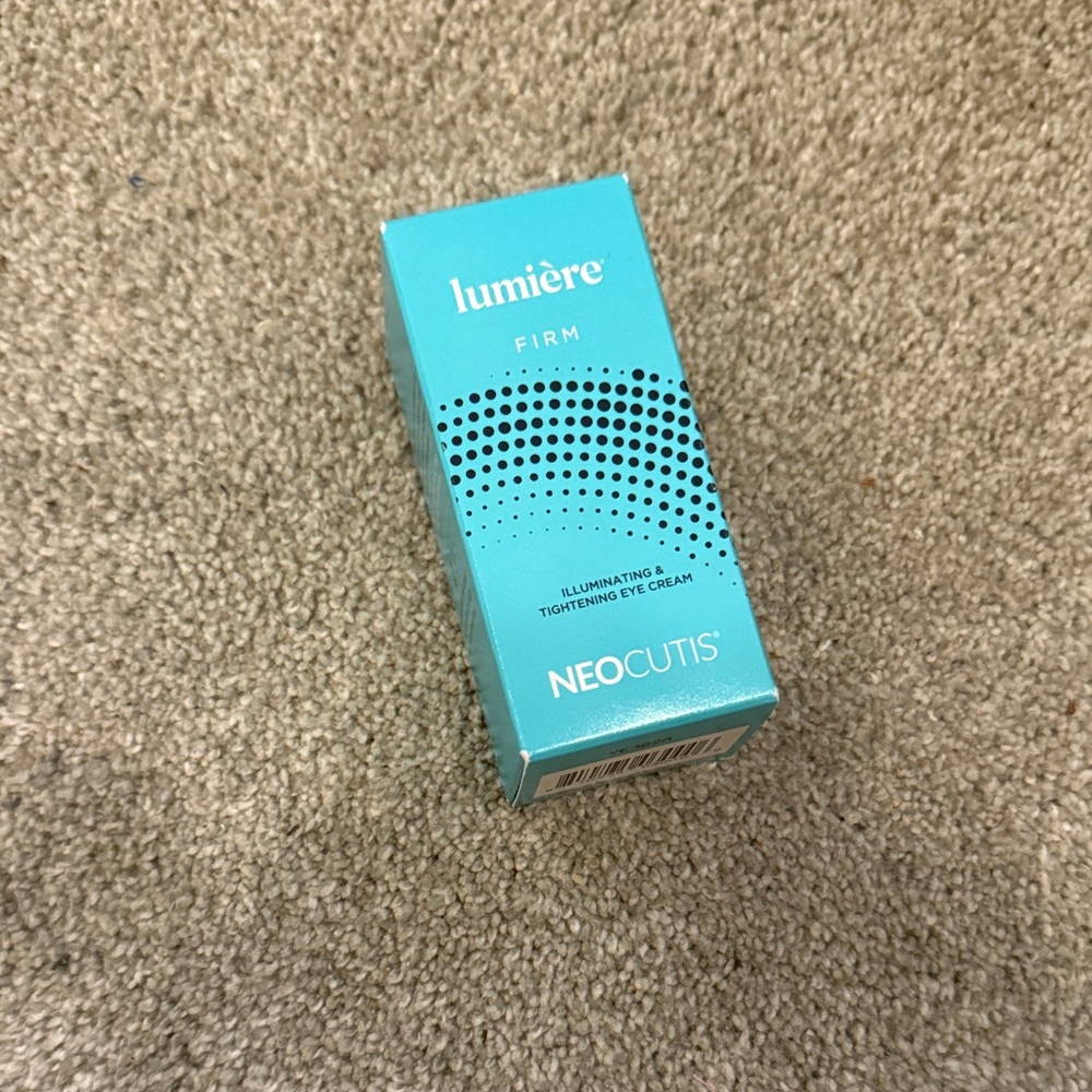 🩵 Neocutis LUMIÈRE FIRM Illuminating & Tightening Eye Cream (0.5 fl. oz.) - Picture 2 of 8